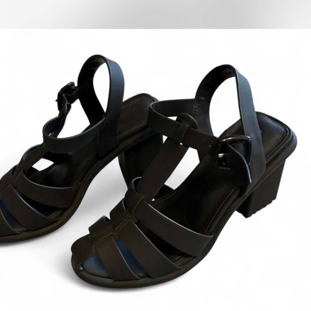 Iconic 90s Matte‎ Black Heeled Fisherman Sandals - Picture 4 of 8